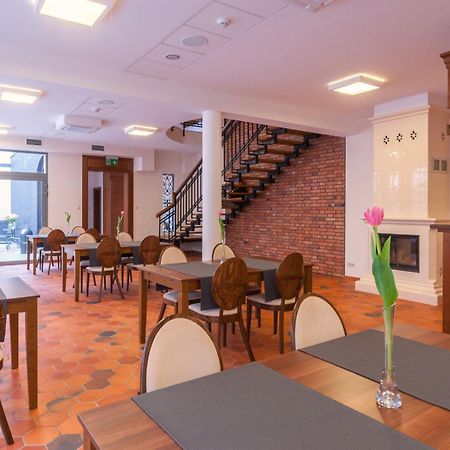 Hotel Gosciniec Kasztel U Gostla à Murowana Goślina Extérieur photo