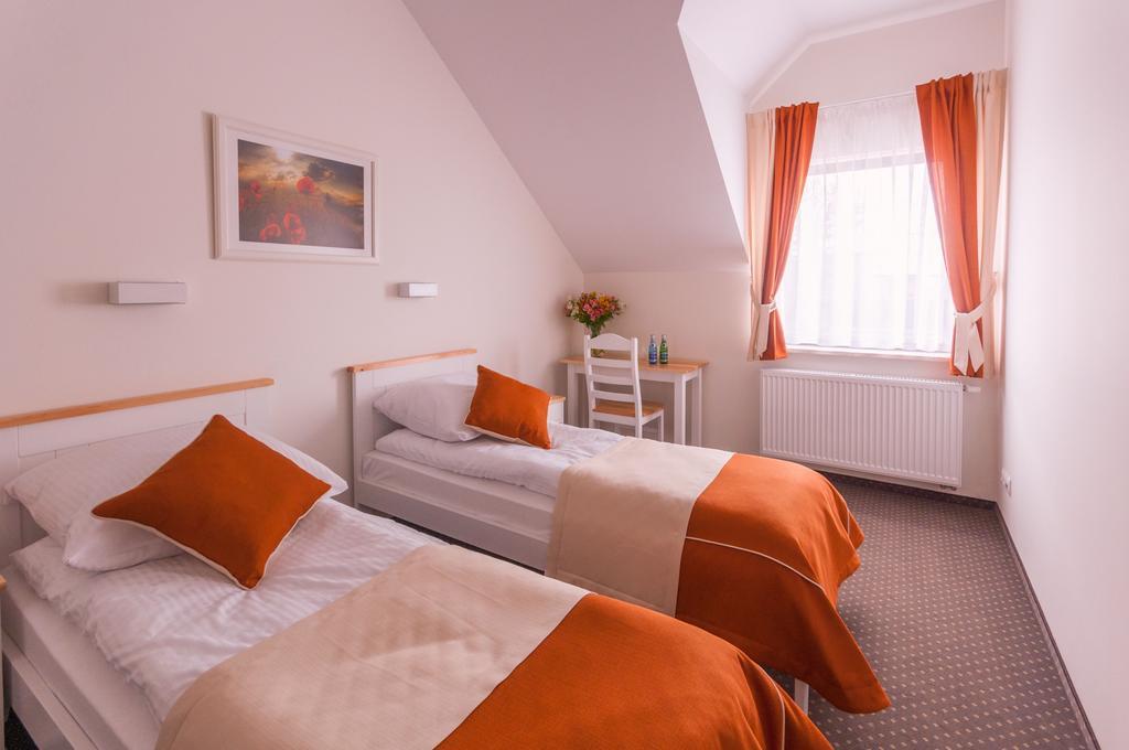 Hotel Gosciniec Kasztel U Gostla à Murowana Goślina Chambre photo