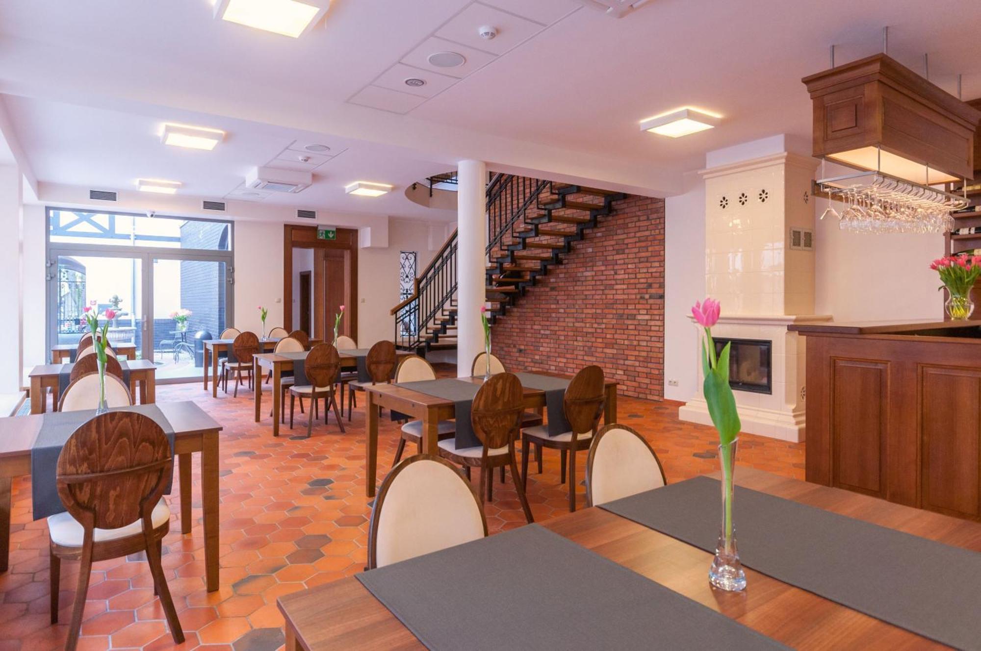 Hotel Gosciniec Kasztel U Gostla à Murowana Goślina Extérieur photo