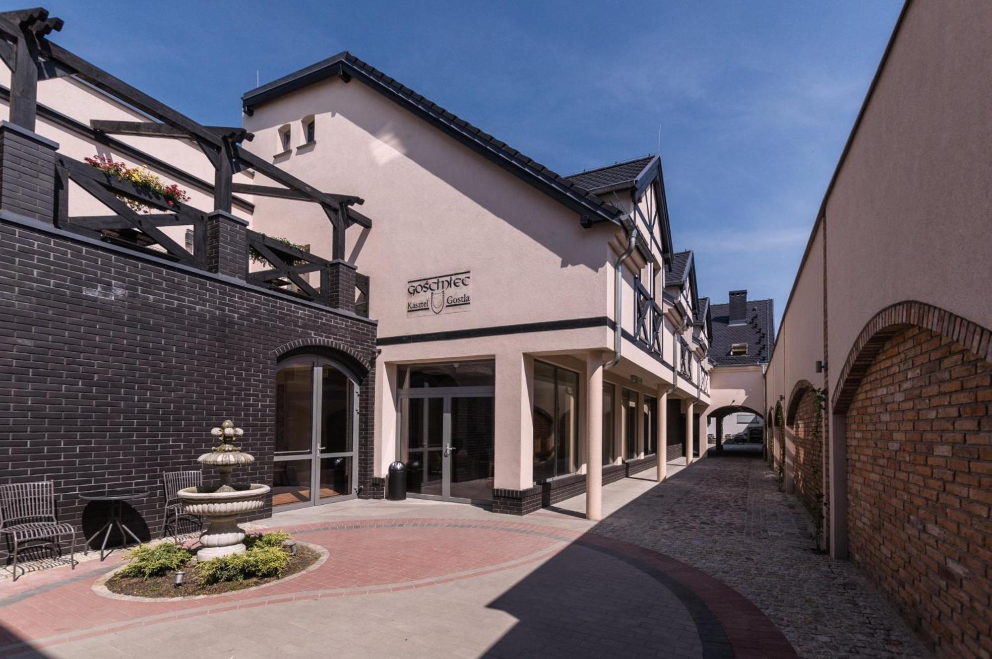 Hotel Gosciniec Kasztel U Gostla à Murowana Goślina Extérieur photo